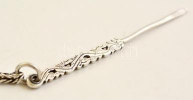 Tibeti ezüst(Ag) férfi szakállcsipesz + pipapiszkáló láncon, jelzés nélkül, h: 31 cm, nettó: 46,4 g