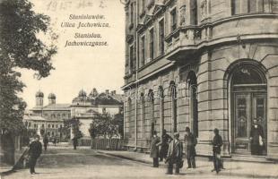 Ivano-Frankivsk, Stanislawów, Stanislau; Ulica Jachowicza / street, synagogue in the background (EK)