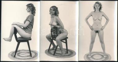 Hölgy székkel, 3 db erotikus fotó, 14×9 cm