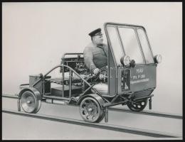 MÁV pályakocsi, MTI grafikus sajtófotó, pecséttel jelzett, 11,5 cm