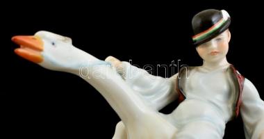 Herendi porcelán Ludas Matyi (Matyó ruhában), kézzel festett, alján égetési repedéssel, jelzett (utó...