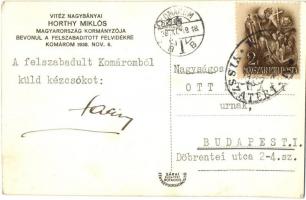 1938 Komárom, Komárno; bevonulás, Horthy Miklóst köszöntik csokorral a honleányok / entry of the Hun...