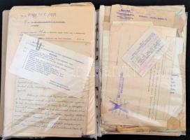 cca 1930-1970 Vegyes papírrégiség gyűjtemény tétel, közte hivatalos papírok, levelezések, nyomtatván...