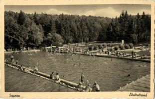 Sopron, Lővér strand, fürdőzők, medence