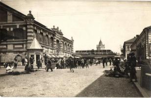 11 db régi főleg olasz városképes lap, közte 1 Szörényvár képeslap / 11 pre-1945 mainly Italian town...