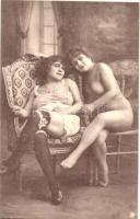 8 db régi erotikus képeslap hölgyekkel / 8 pre-1945 erotic postcards with lesbian nude ladies