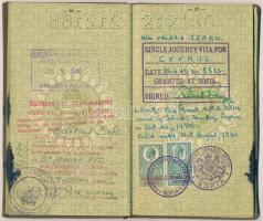 cca 1940 Sokat utazott hölgy, majdnem teljesen betelt útlevele / Almost full passport