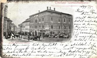 1899 Selmecbánya, Schemnitz, Banska Stiavnica; Deák Ferenc utca, Takáts Miklós üzlete, piac. Joerges / street view with market and shop (EM)