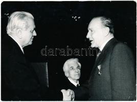 cca 1970-1980 Kádár János (1912-1989) kitüntetéseket ad át az Országházban, feliratozott sajtófotó, 9×12 cm