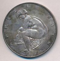 Kiss Kovács Gyula (1922-1984) 1964. "Renoir - Aprés le bain" ezüstözött Br emlékérem (60mm...