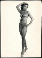 cca 1960-1940 Divatfotók, 4 db, 23,5×16,5 cm