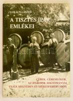 Lukács László: A tisztes ipar emlékei. Céhek, céhemlékek, az iparosok hagyományai Fejér megyében és Székesfehérváron. Székesfehérvár, 2007. 1000 példány. Kiadói papírkötés, jó állapotban.