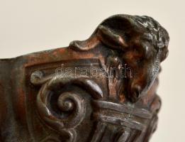 Kosmotívumos fém tálka, öntvény, kis kopásokkal, 14×8,5×5 cm