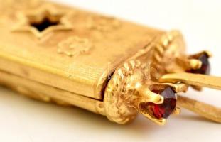 Arany (Au.) 14K tóratekercs függő, kő berakással, jelzett, 4×1,5 cm, bruttó 11 g