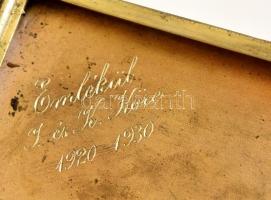 Ezüst (Ag.) cigarettatárca, monogrammal, ajándékozási bejegyzéssel, jelzett, 8×11×1,5 cm, bruttó 103...