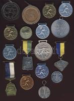 16 db modern plakett, kitüntetés klf. fémekből, motivumból és országokból T:1,2