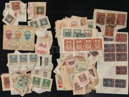 Egy borítéknyi magyar okmánybélyeg, közte kétnyelvű bélyegzések is