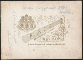 1892 Fiatal pár népviseletben, keményhátú fotó Fái J. gyulai műterméből, hátulján feliratozva, 15,5×...