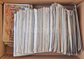 Kb. 300 db főleg modern fekete-fehér magyar városképes lap az 1950-60-as évekből + kb. 100 db régi k...