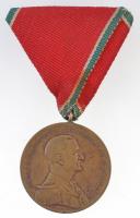 1939. Magyar Bronz Vitézségi Érem Br kitüntetés mellszalaggal. Szign.: Berán T:2 Hungary 1939. Hungarian Bronze Gallantry Medal Br decoration on ribbon. Sign.: Berán C:XF  NMK.: 439.