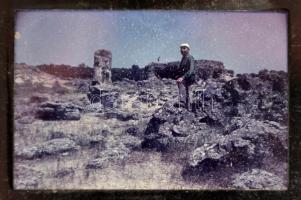 Diafilmek tartó dobozban, különféle témákban (országok, műemlékek, járművek, stb.), összesen kb. 200...