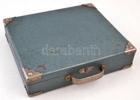 Diafilmek tartó dobozban, különféle témákban (országok, műemlékek, járművek, stb.), összesen kb. 200...