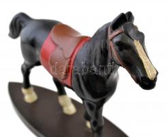 Régi kézzel festett fa lovacska, fa talapzaton, 30x23 cm