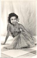 Papuan folklore, nude woman, photo (non PC)