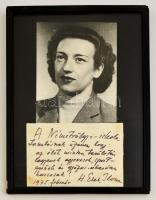 1975 H. Elek Ilona (1907-1988) kétszeres olimpiai bajnok, hatszoros világbajnok magyar tőrvívó saját kezű aláírása és sorai egy papírlapon, benne a Németvölgyi-iskolának küldött motivációs sorokkal, üvegezett fa keretben, H. Elek Ilona újságkivágás portréjával, keret: 31x23 cm.