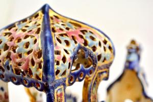 cca 1890 Fischer Ignácz Budapest, királyi gondola (jardiniere), kézzel festett, aranyozott porcelánf...