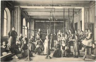 Temesvár, Timisoara; Józsefváros, Iskola Nővérek Intézet, tornaterem, belső diáklányokkal / Iosefin, girl school&#039;s gym hall, interior with girls (fa)