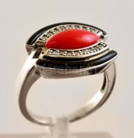 Ezüst (Ag) gyűrű, piros kővel, fekete zománc díszítéssel, jelzett, méret: 57, bruttó: 7 gr.