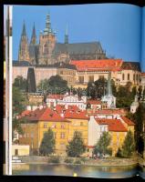 Európa kincsei. Bp., 2005, M-érték Kiadó. Kartonált papírkötésben, jó állapotban