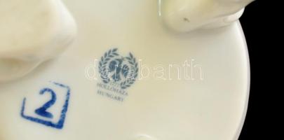 Holloházi virág mintás karmos váza, matricás, jelzett, hibátlan, m: 15,5 cm