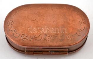 Vörös réz tubákos szelence, 4x6,5 cm