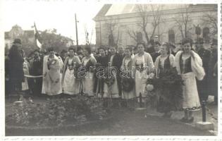 1940 Nagyszalonta, Salonta; Országzászló avatás, honleányok / Hungarian Flag inauguration, compatriot women. Zsák Jenő Jászberényi photo