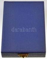 DN "A Horgászsportért" fém kitüntetés mellszalagon, jelvénnyel, eredeti dísztokban T:1-