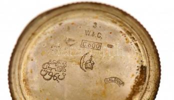 Ezüst tokos női zsebóra hibátlan számlappal, működő, jó állapotban. d: 3 cm. Szerkezet jár, de tiszt...