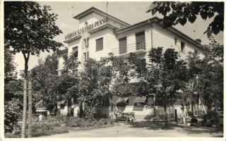 10 db RÉGI magyar városképes lap, köztük Balatonlelle, Sopron, Kisbér, Sátoraljaújhely / 10 pre-1945...