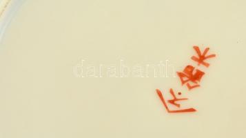 Hiányos kínai porcelán teás készlet. Kézzel festett, jelzett, egyik kiöntőn lepattanás