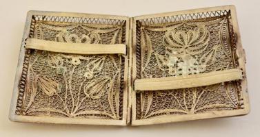 Áttört fém szelence, gazdagon díszített.8x6,5 cm