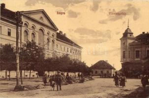 Lugos, Lugoj; Vármegyeház, piac árusokkal. W.L. (?) 332. Kiadja M. kir. dohánynagyáruda / county hall, market vendors