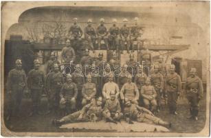 1913 Nagyvárad, Oradea; Vilmos tűzoltó laktanya, tűzoltók csoportképe / brigada de pompieri / fire brigade barracks, firefighters group photo (EK)