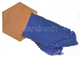 Belgium 1953. "U18-as labdarúgó-Európa-bajnokság" zománcozott fém jelvény kis szalaggal (3...