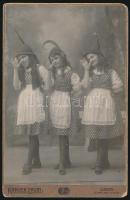 cca 1911 Pajkos kislányok, keményhátú fotó, Lugos, Karger Ervin műterme, 16x10 cm