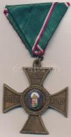 1981. A Vitézi Rend jubileumi emlékérdemkeresztje a vitézi rend miniatűr medalionjával díszítve, mellszalaggal (50mm) T:1