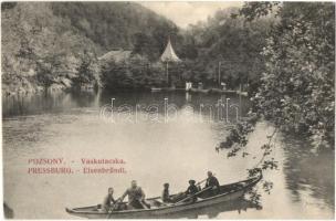 Pozsony, Pressburg. Bratislava; Vaskutacska, tó csónakázókkal / Eisenbrünnel (Eisenbründl) / Zelezná Studénka, lake with people in boat