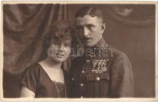 1922 Kiss Lajos Magyar Királyi Honvédség főhadnagya feleségével / Royal Hungarian Army lieutenant and his wife. photo (kis szakadás / small tear)