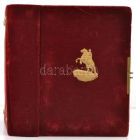 Régi fényképalbum "Leningrad" felirattal, sok férőhellyel, bársonykötésben