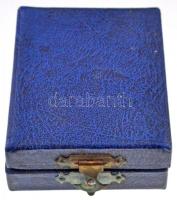 ~1970. "MHSZ (Magyar Honvédelmi Szövetség)" zománcozott kitűző, benne műkő, eredeti, sérül...